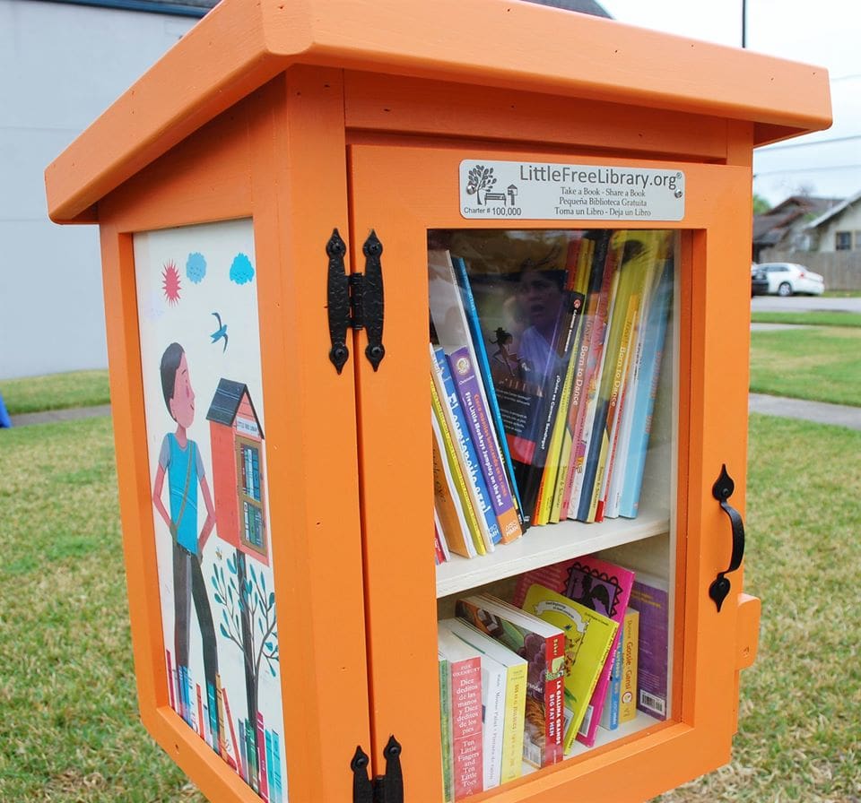 A red circle with the letter j and p in it.