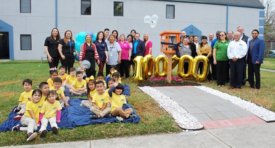 A red circle with the letter j and p in it.